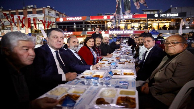 Aydın Büyükşehir Belediyesi vatandaşları iftar sofrasında buluşturdu