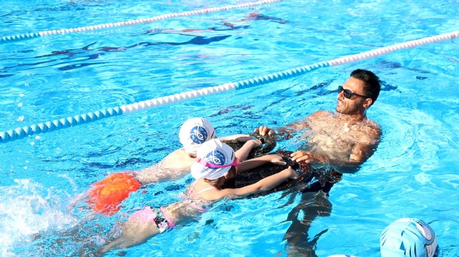 Aydınlı çocuklar Atatürk Spor Kompleksi nde yüzme öğreniyor