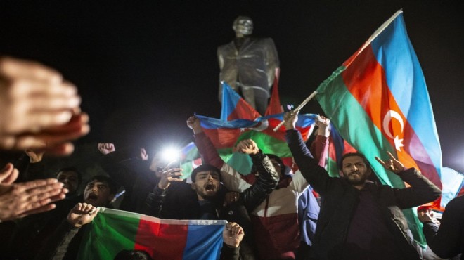 Azerbaycan da zafer kutlamaları
