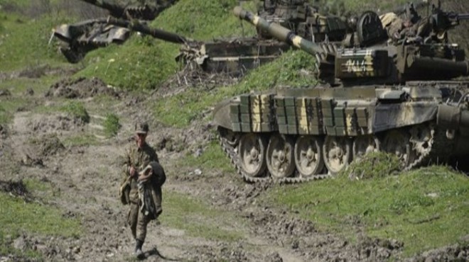 Azerbaycan Ermeni ordusuna ait mevzileri vurdu