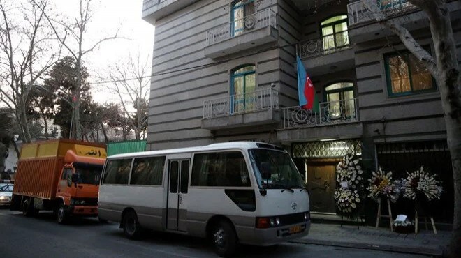 Azerbaycan ın Tahran Büyükelçiliği personeli tahliye edildi