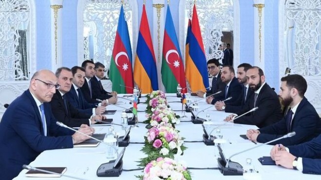 Azerbaycan ve Ermenistan barış için görüştü!