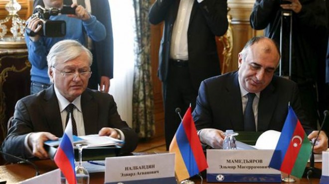 Azeri ve Ermeni bakanlar Moskova’da tokalaştı