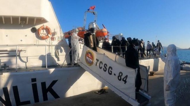 Balıkesir açıklarında 54 düzensiz göçmen kurtarıldı