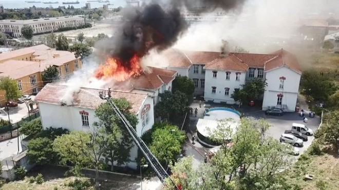 Balıklı Rum Hastanesi yandı: 104 hasta tahliye edildi