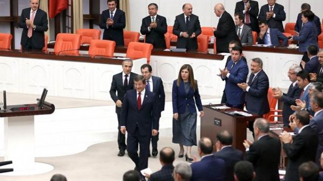 Başbakan Davutoğlu ndan dikkat çeken hareket