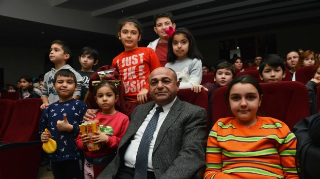 Başkan Arslan dan çocuklarla sinema keyfi