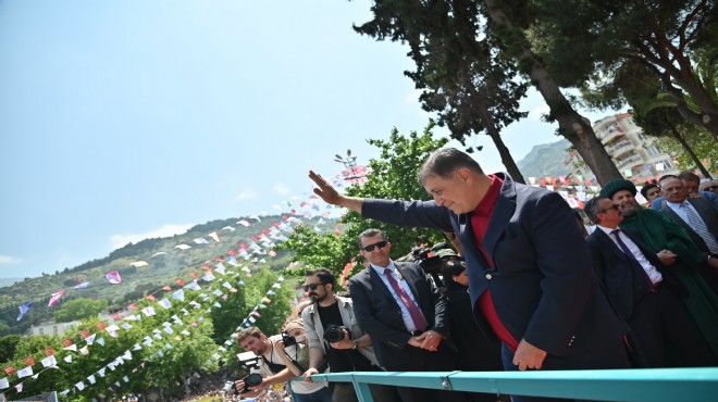 Başkan Cemil Tugay, Manisa Mesir Macunu Festivali ne katıldı