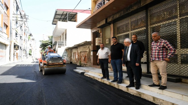 Başkan Selvitopu çalışmaları denetledi... Karabağlar da asfalt seferberliği tam gaz!