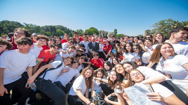 Başkan Soyer 19 Mayıs öncesi gençlerle bir araya geldi