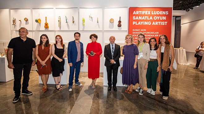 Başkan Soyer, Artifex Ludens-Sanatla Oyun sergisinin açılışına katıldı