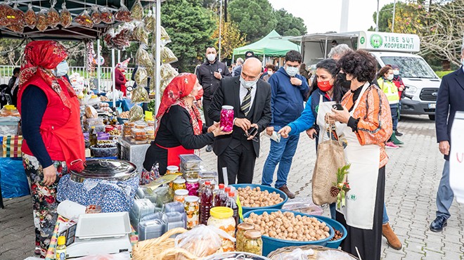 Başkan Soyer yılbaşı alışverişini Kültürpark ta yaptı