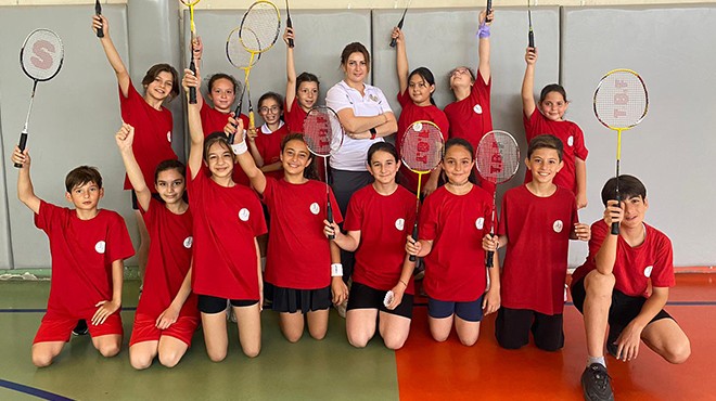 Bayraklılı sporculardan ‘badminton’ başarısı