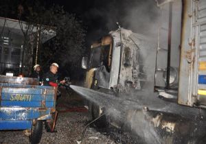 Akaryakıt istasyonundaki kamyon yangını korkuttu