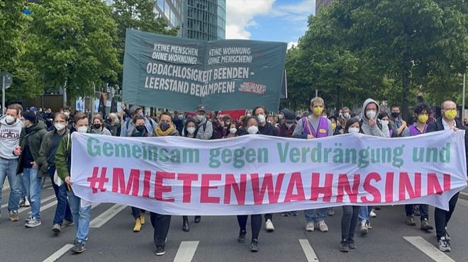Berlin de  yüksek kira  protestosu