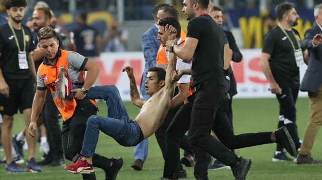 Beşiktaşlı futbolculara saldırmıştı, gözaltına alındı