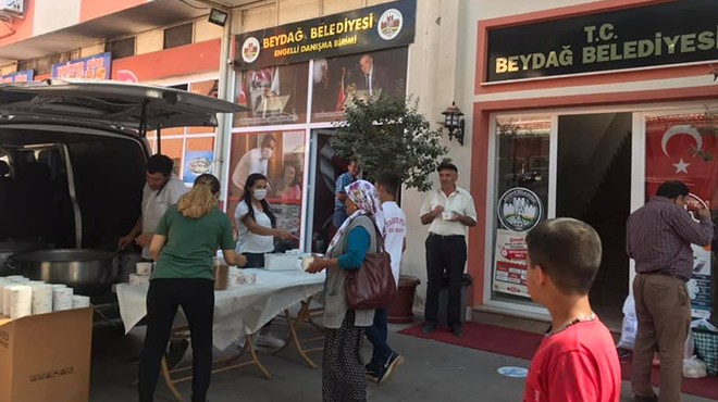 Beydağ Belediyesi aşure ikramında bulundu