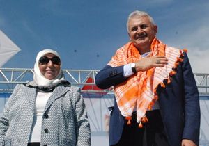 Binali Yıldırım dan iki saat rötarlı  İzmir e dönüş  mitingi