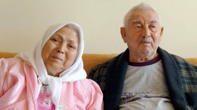 Biri 92 diğeri 82 yaşındaki çift, koronavirüsü yendi