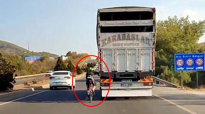 Bisikletlinin tehlikeli yolculuğu!