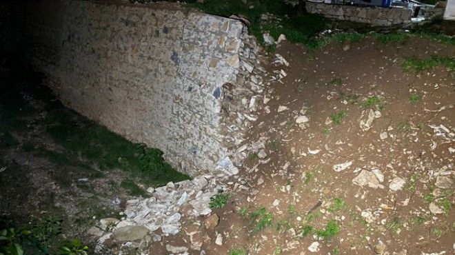 Bodrum da istinat duvarı yıkıldı, 2 ev tahliye edildi