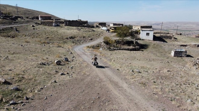 Boşaltılan köyde 10 yıldır tek başına yaşıyor