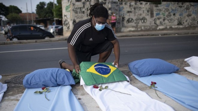 Brezilya da Kovid-19 nedeniyle ölenlerin sayısı 300 bini geçti