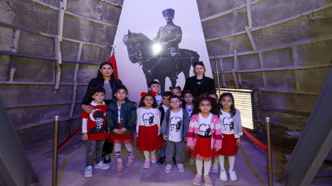 Bucalı minikler Atatürk sergisine hayran kaldı