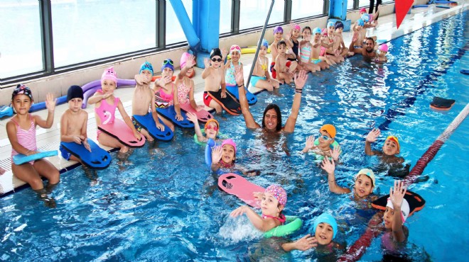 Bucalı öğrenciler havuz keyfi: 4 yılda 32 bin çocuk yüzdü