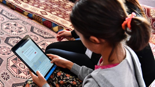 Büyükşehir den eğitime destek: Tablet dağıtımı kırsaldan başladı
