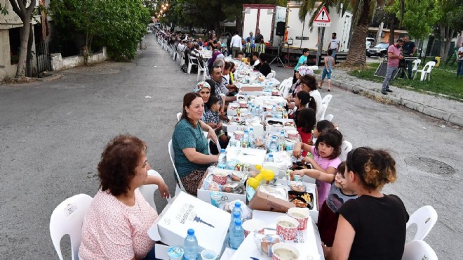 Büyükşehir den gönül sofrası: Aynı anda 2 bin kişi oruç açtı