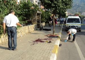 İzmir’de sokak ortasında kanlı hesaplaşma 