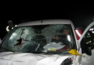 İzmir’de facia! Otomobil karşı şeride geçti: 3 ölü 