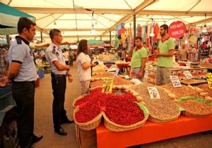 İzmir’de skandal: Dağ çileği diye domates satmışlar! 