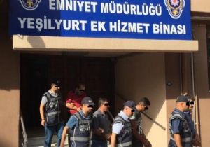 İzmir’de 9 insan kaçakçısına tutuklama 