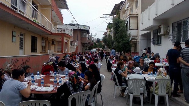 CHP Gaziemir ilçe örgütü sokak kahvaltılarına başladı