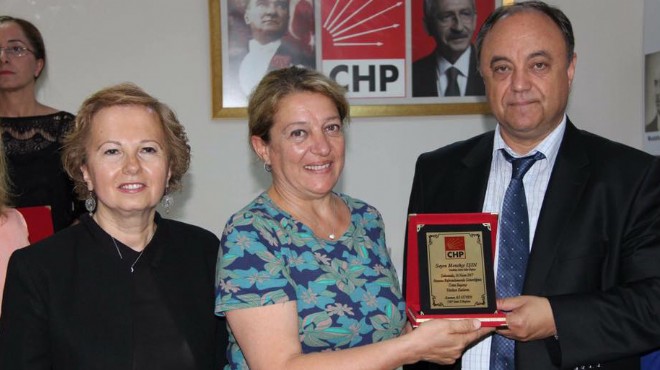 CHP İzmir de kadınlara referandum teşekkürü