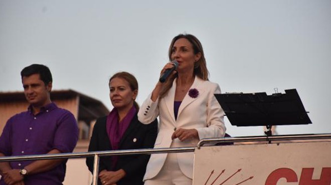 CHP li Nazlıaka kadına karşı şiddeti İzmir den eleştirdi... Kırmızı kart gösterdi!