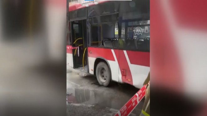 Çukura giren belediye otobüsünün camı patladı
