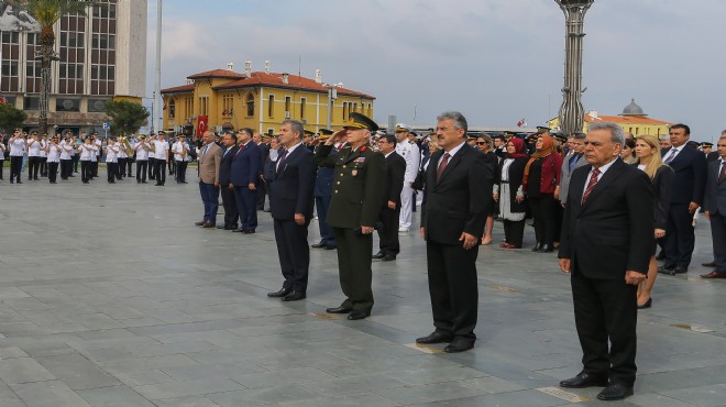 Cumhuriyet Meydanı nda resmi tören düzenlendi