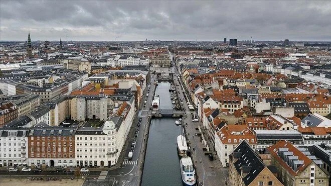 Danimarka tüm salgın kısıtlamalarını kaldırılıyor