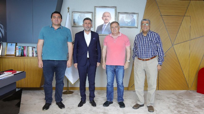 Deprem Komisyonu’nun CHP’li üyelerinden  Bayraklı çıkarması 