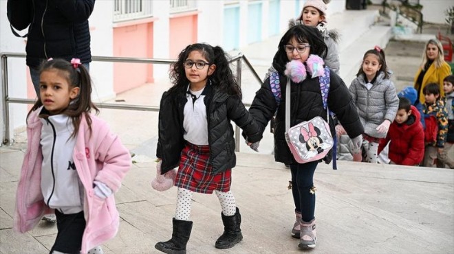 Depremin ardından 71 ilde ders zili çaldı
