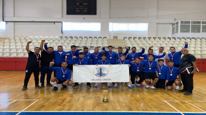 Dikili Belediyespor Hentbol Takımı şampiyon oldu
