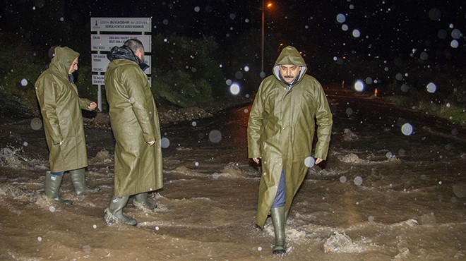 Dikili deki yağışlarda Başkan Kırgöz sahaya indi