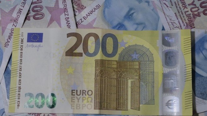 Dolar tarihi zirvesinde... Euro 33 TL yi geçti!