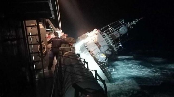Donanma gemisi alabora oldu: 18 kişi öldü!