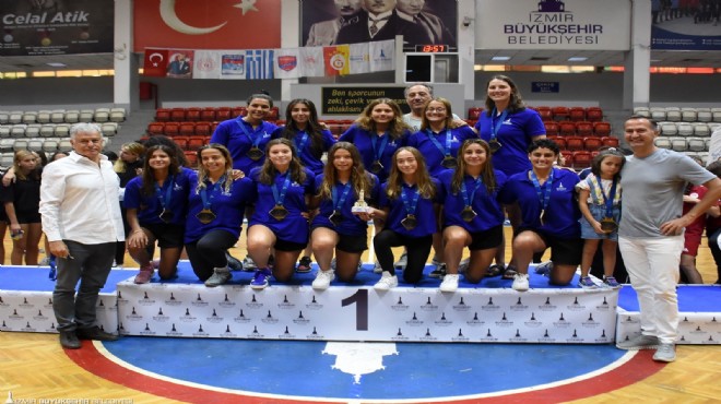 Dostluk turnuvasında kupa İzmir in