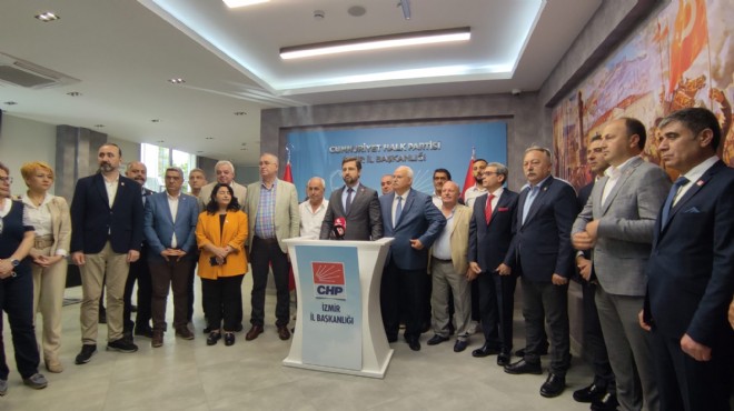 DSP li iki ilçe başkanı son anda vazgeçti... CHP İzmir de rozet töreni