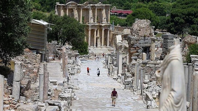Efes Antik kentine ziyaretçi akını!